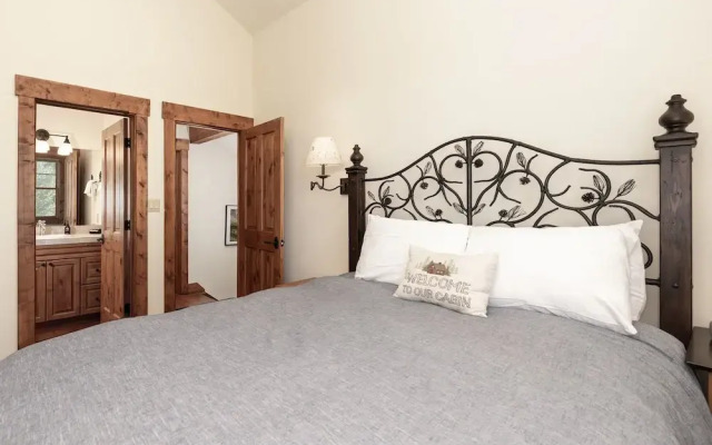 19th Hole 3 Bedroom Cabin