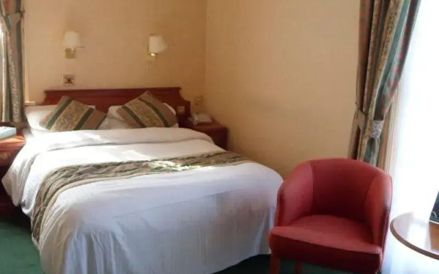 Three Queens Hotel