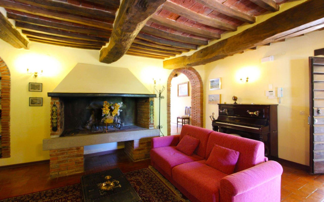 Stunning private villa for 6 guests with private pool, TV, pets allowed and parking