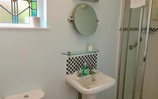 Derrin Guest House