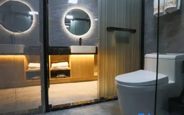Yiju Life Hotel (Ningbo Dongbu Xincheng International Convention Center)