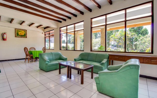 Penginapan Christina by OYO Rooms