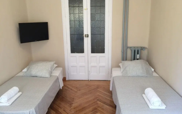 Rooms Arguelles 58