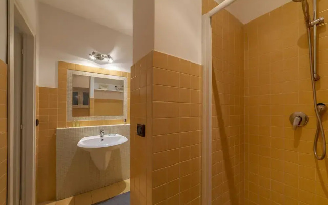 Colosseo Modern Apartment