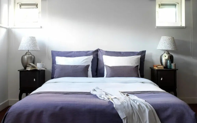 Stylish Stay on the Water