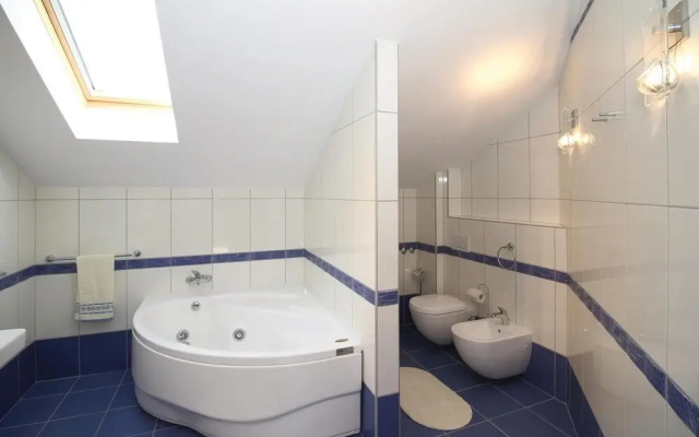 Nice Home in Kastel Luksic With Wifi and 1 Bedrooms