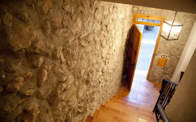 Rustic Med Castell