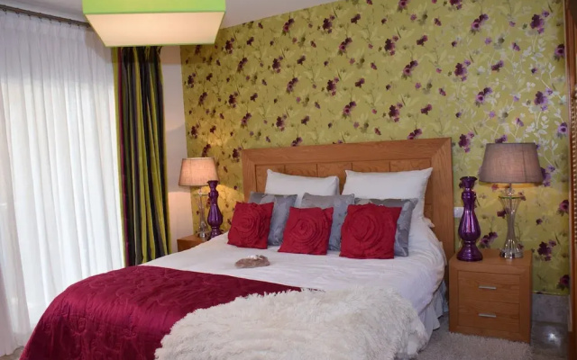Semi Detached Townhouse Near The Beach