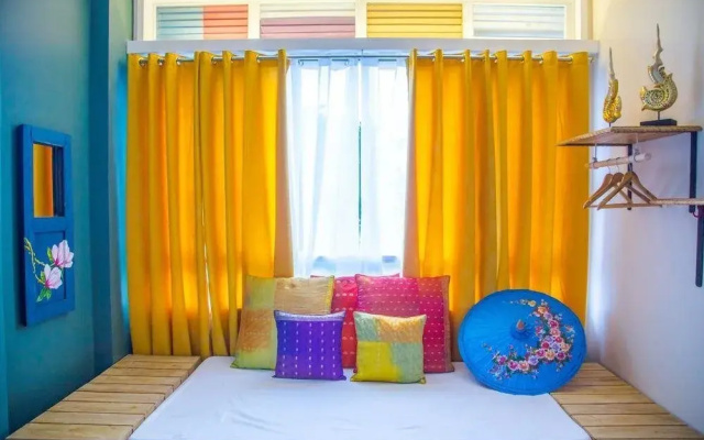 Flotsam & Jetsam Artist Beach Hostel