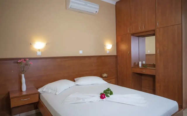 Studio Close To the Beach/ Garden with Jacuzzi & Bbq