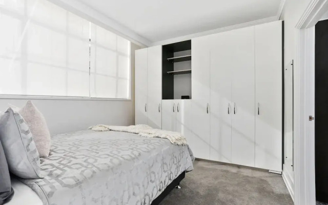 Renovated Apt with huge deck & car park