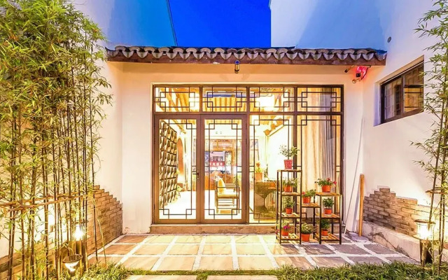 Wuzhen Ziye Musu Inn