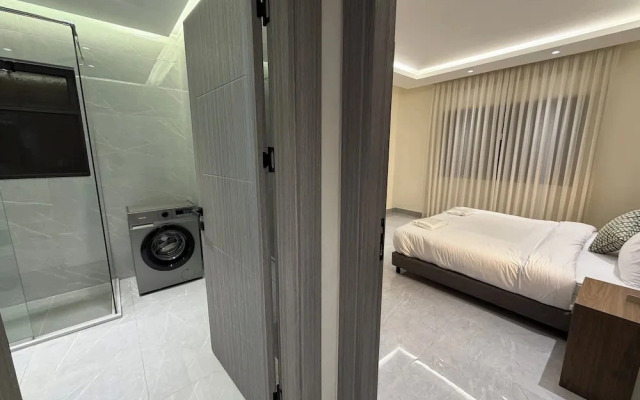 003jre Apartment With Stunning Boulevar
