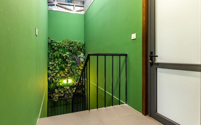 Отель OYO 906 Saka Residences Ханой балкон