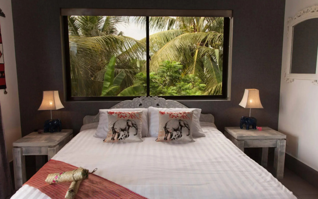 3 Monkeys Villa Hotel