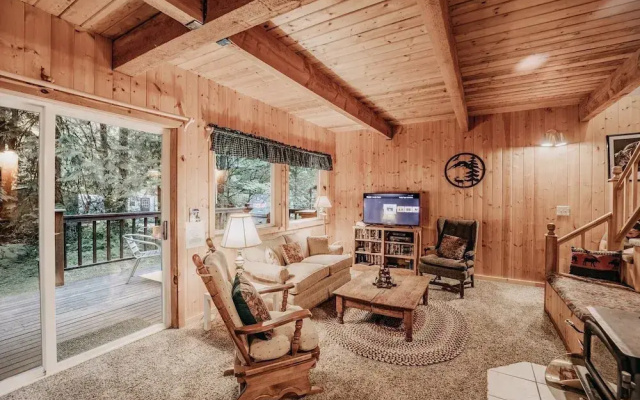 32mbr - Bbq - Pets Ok - Wood Stove - Sleeps 7 3 Bedroom Home by RedAwning