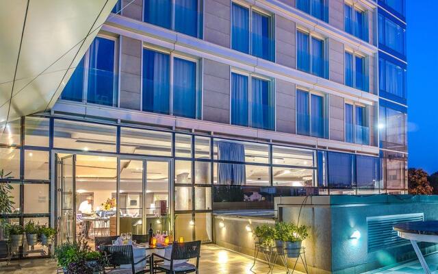 Zira Hotel Belgrade вид на фасад
