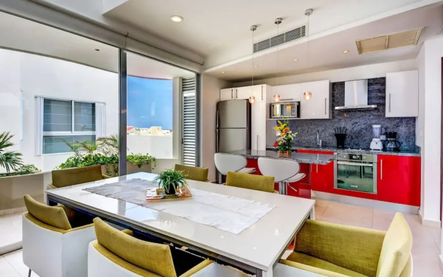Penthouse Skyline 2BR 2BathR & Balconies