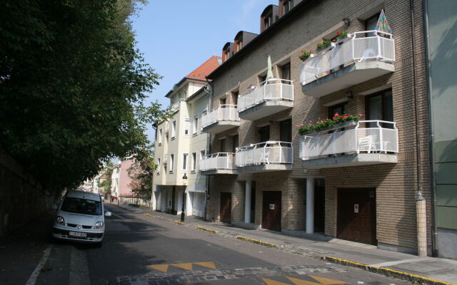 Отель Budavar Pension
