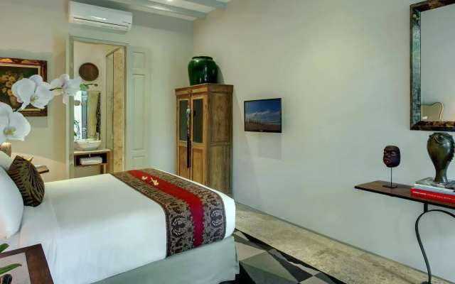Room & Vespa 3