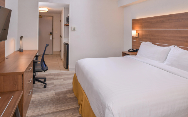 Holiday Inn Express Palm-Desert by IHG