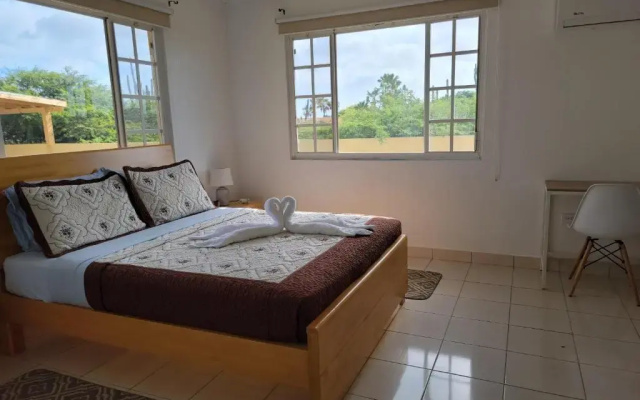 Roncado Cheerful-3 Bedroom Home Aruba