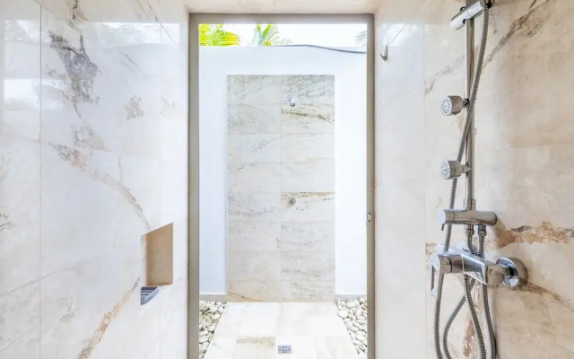 Villa Desiree 5BR Cocotal Luxury Villa Pool Maid