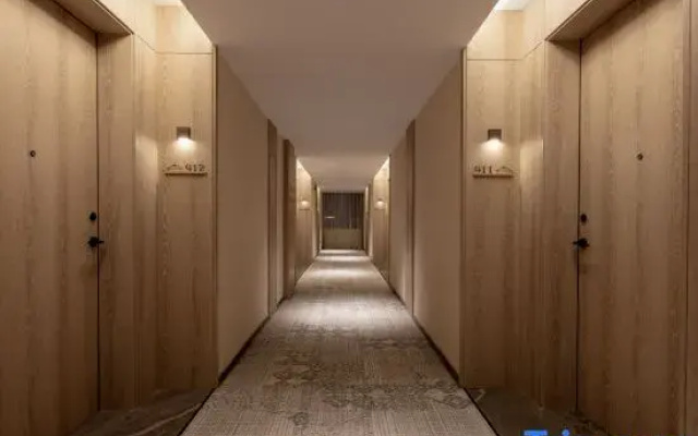 Lijiang Ancient Town Wanda Meihua Light & In Hotel