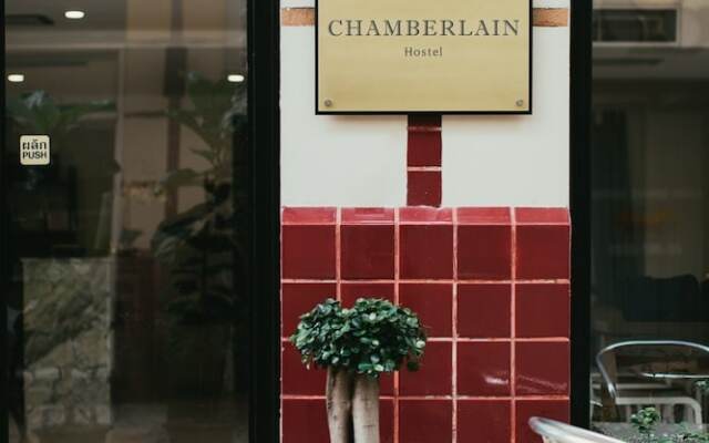 Chamberlain Hostel - Adults Only Бангкок вид на фасад