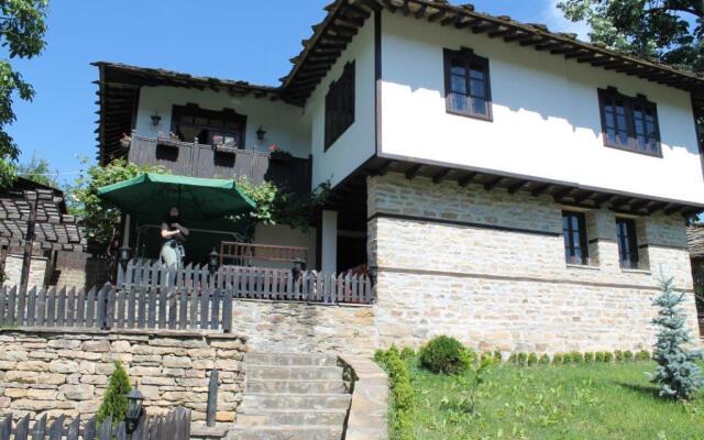 Отель New Bakalov House Боженци вид на фасад