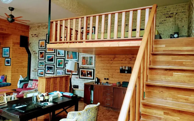 SaffronStays Ekam Walnut Suite, Chail