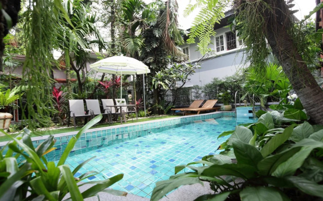 Serene Bangkok Bed and Breakfast