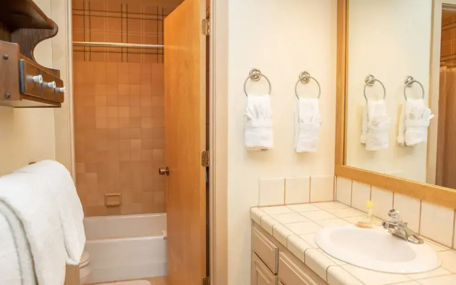 126 Ridgepoint 3 Bedroom Townhouse by RedAwning