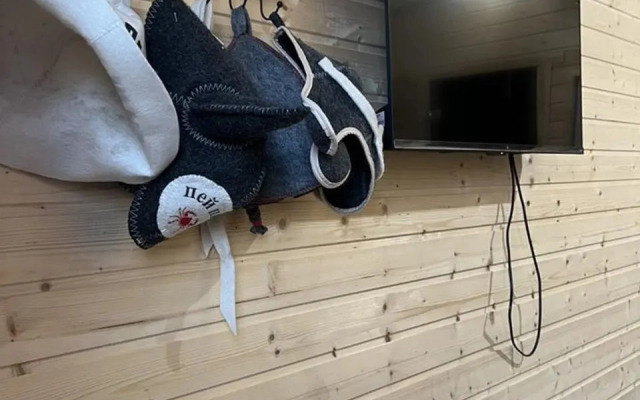 Коттедж с бoльшим бaсcейнoм и баней