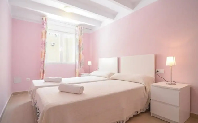 Bungalow - 4 Bedrooms with Pool and WiFi - 104998