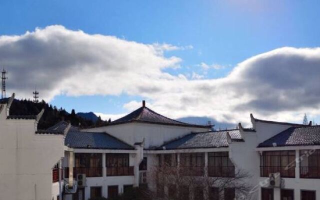 Jinggangshan Chenxin Hotel вид на фасад