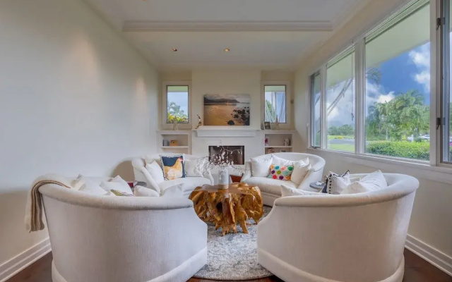 Pau Laka 5 Bedroom Home by RedAwning