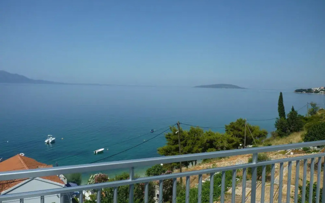 Kate - 20m From the Beach - A1