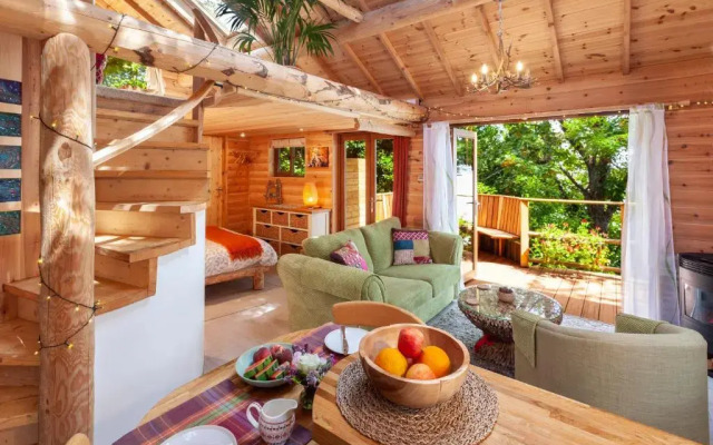 Porthole Log Cabin