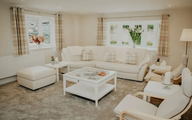 Remarkable 3-bed House in Easton-on-the-hill