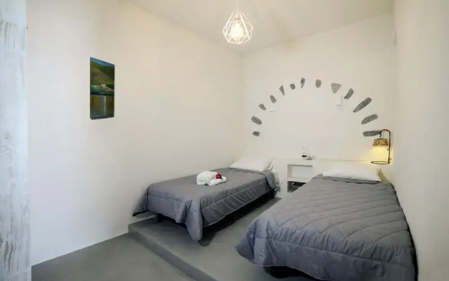 Amphoras Apartments