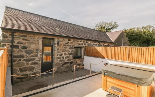 Tyddyn Sianel - Derw