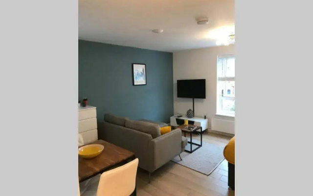 Alison15 - Superior Clifton Studio Apartment