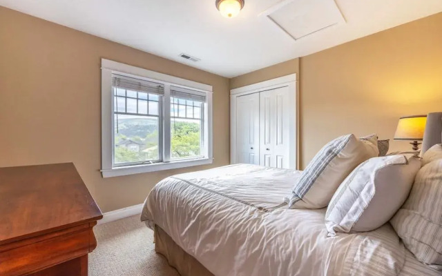 Lincoln House 4 Bedroom Home by RedAwning