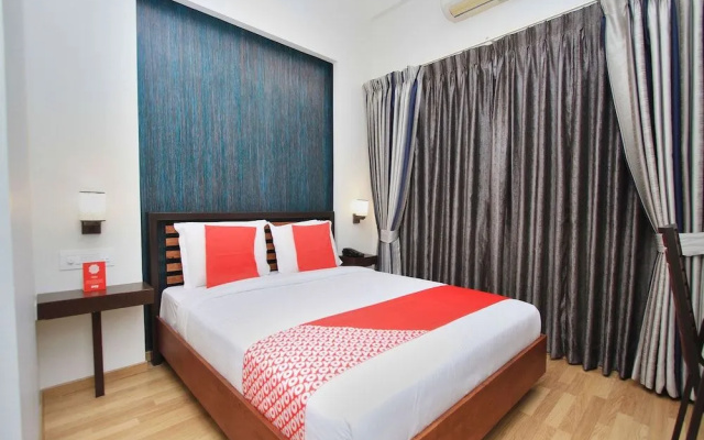 OYO 13090 Astor Hotel