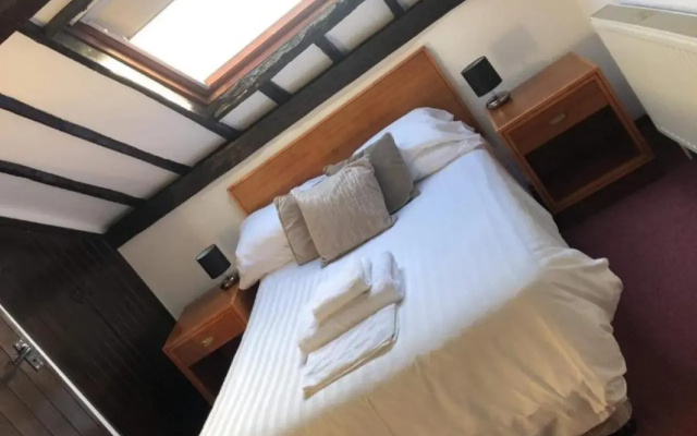 Coach House Hotel