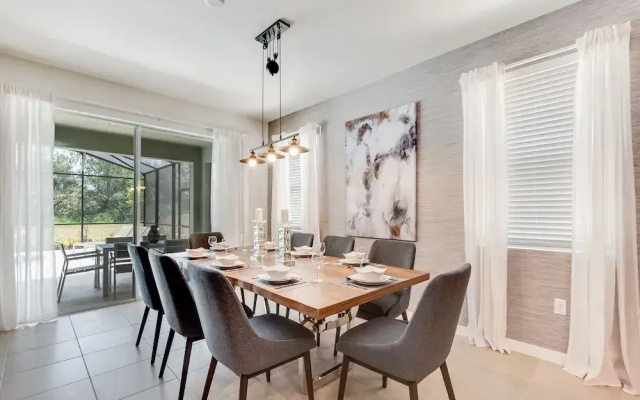 5280oak Luxury Ne 6 Bedroom 4.bath Home