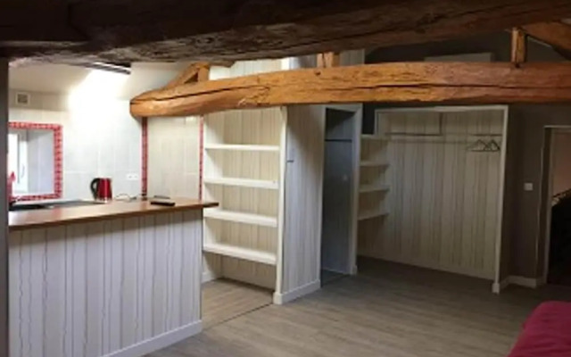 Studio in Mouterre-silly, With Pool Access, Enclosed Garden and Wifi -