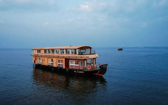 Honeymoon Houseboat