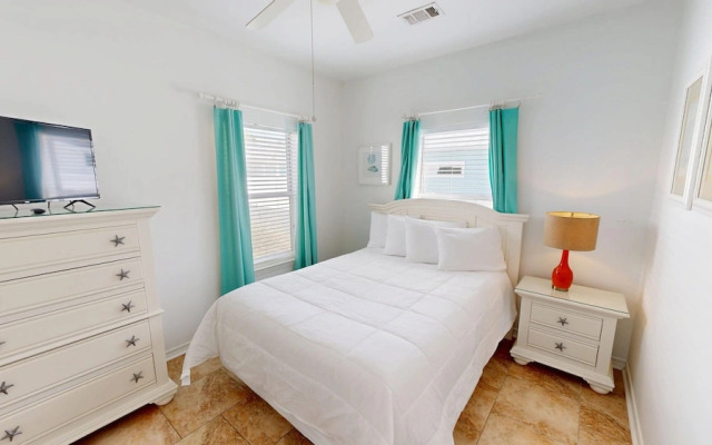 Toes In The Sand 4 Bedroom Home